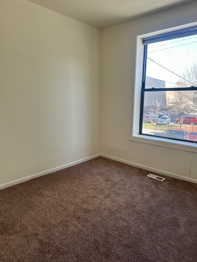 Foto del edificio - 5826 N Broadway