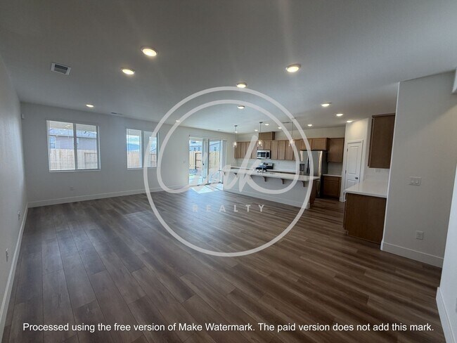 Building Photo - 185 Radiant Dr