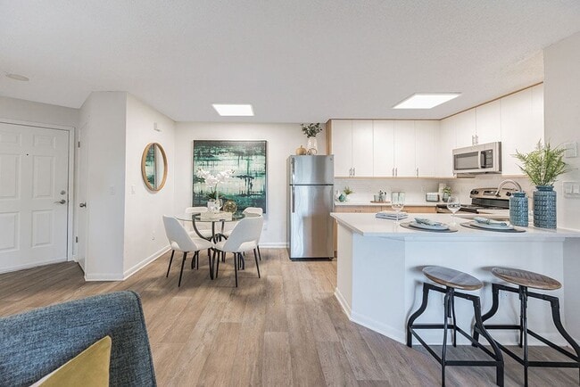 Building Photo - Pointe at Carrollwood