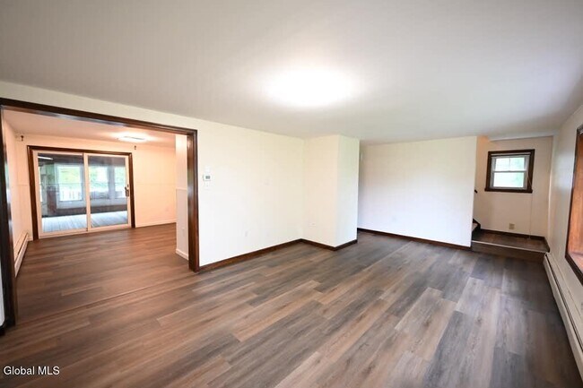 Foto del edificio - 229 Middletown Rd