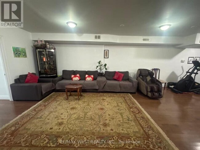 Building Photo - 555 St Clair Ave W