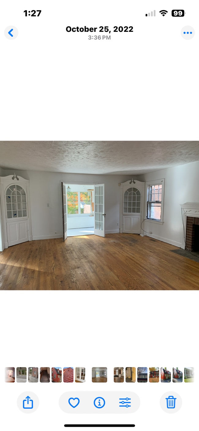 Enormous living area w built ins - 3520 Ingleside Rd