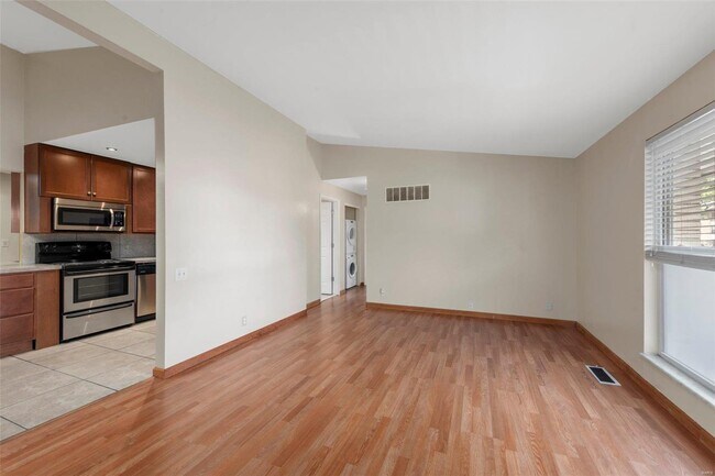 Building Photo - 10421 Briarbend Dr
