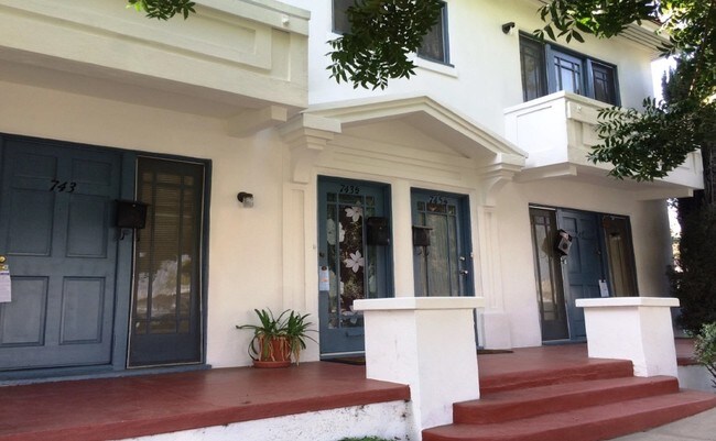 Foto del edificio - 743-745 N Lemon St