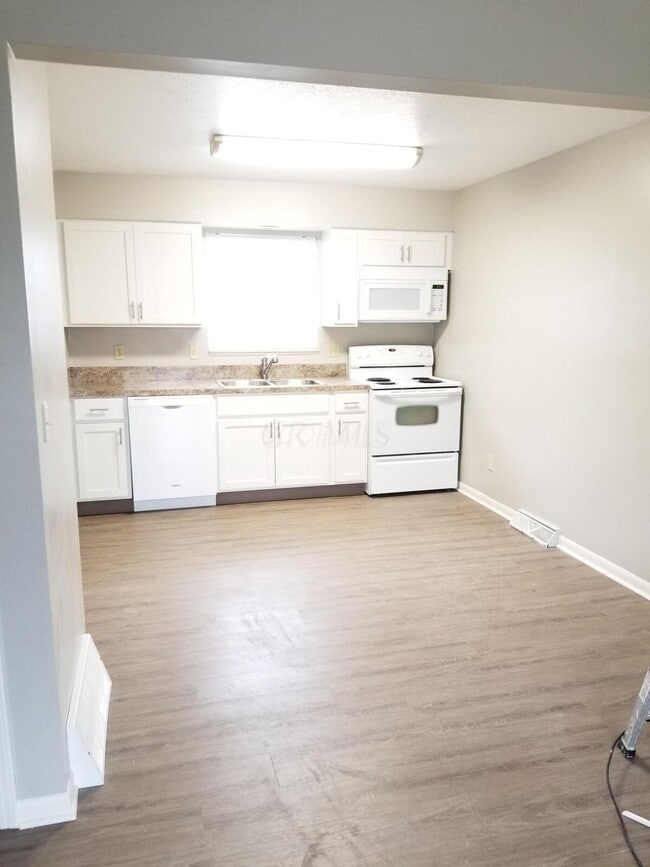 Building Photo - 1725 Churchill Downs Rd