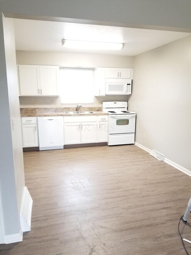 Foto del edificio - 1725 Churchill Downs Rd