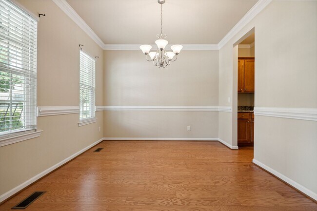 Foto del edificio - AVAILABLE NOW! Charming 4-Bedroom, 2.5-Bat...