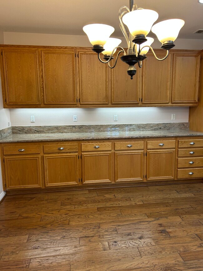 Building Photo - 8008 Hazeltine Ln