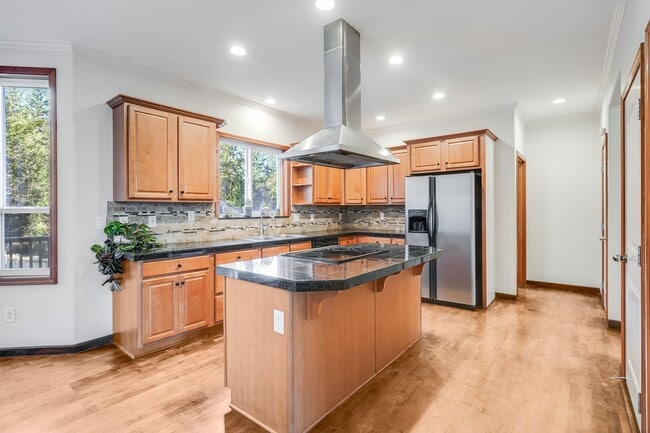 Building Photo - Beautiful 5 bed, 3 bath rental home in North Central, Gresham!