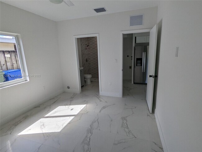Building Photo - 1463 SW 29th Ave