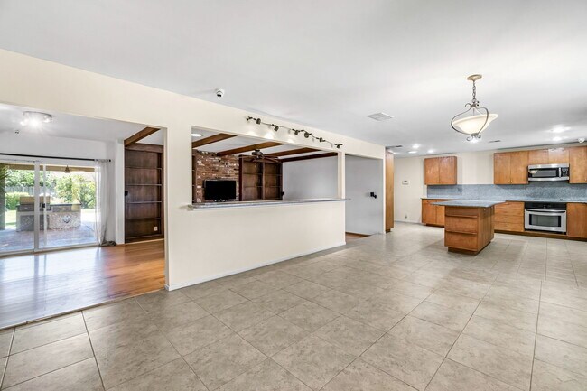Foto del edificio - 5170 E Huntington Ave