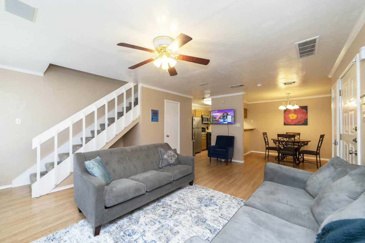 Open floor plan living room - 4107 Medical Dr