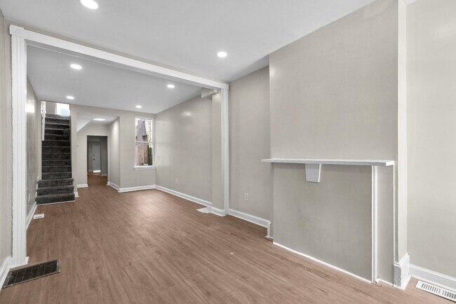 Foto del edificio - 434 N Patterson Park Ave