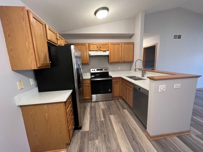 Building Photo - 611 Wellington Dr