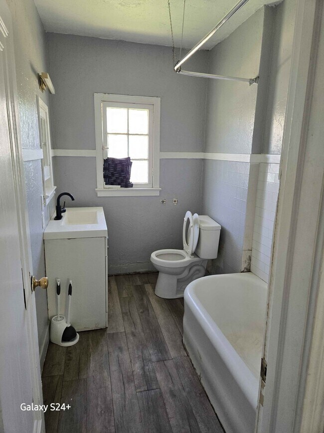 Foto del edificio - 1102 S Western St