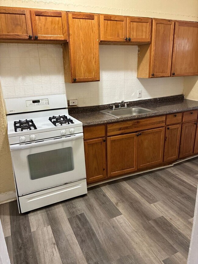 Foto del edificio - 3BR Baltimore Home with Granite Counters & Finished Basement