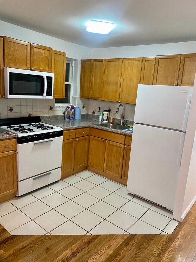 Kitchen - 759 Warwick St