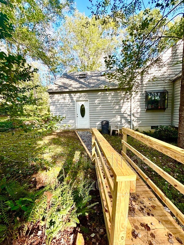 Foto del edificio - 487 Westwood Rd