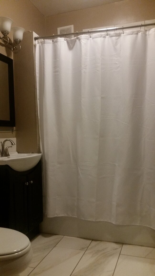 Bathroom - 2626 W 23rd St