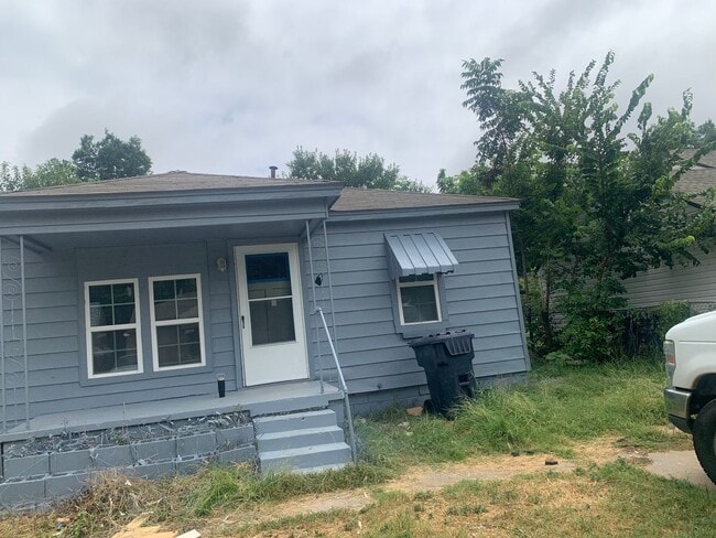 Building Photo - JUST REMODELED 4 BEDROOM HOME