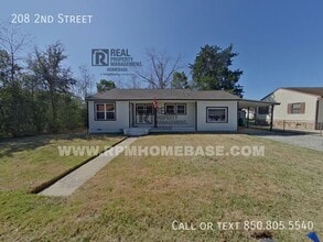 Building Photo - 208 2nd St