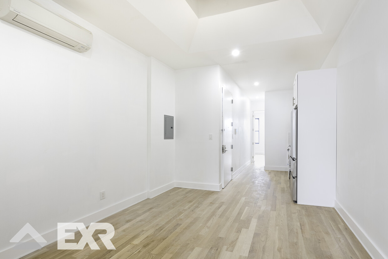 Foto principal - 847 Knickerbocker Ave