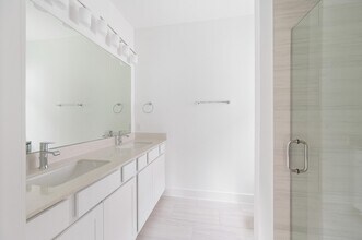 Building Photo - 833 Paul Quinn St