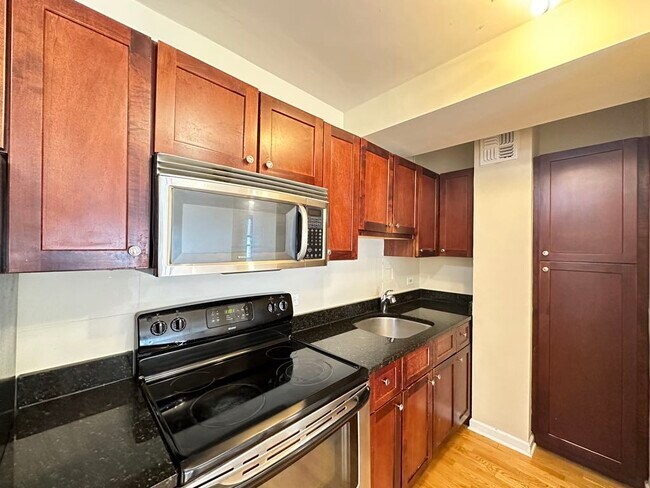 Building Photo - 4180 N Marine Dr
