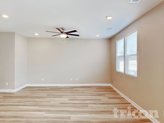 Foto del edificio - 247 W Millbrook Dr