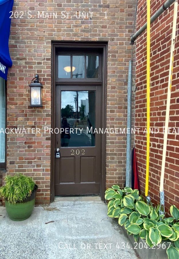 Building Photo - 1 Bedroom Apartment in Downtown Amherst!