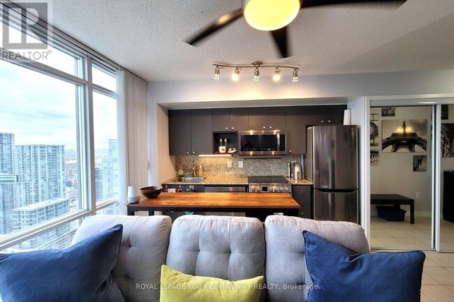 Building Photo - 11 Brunel Ct