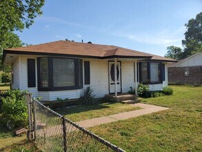 Building Photo - 10311 Bellview Dr