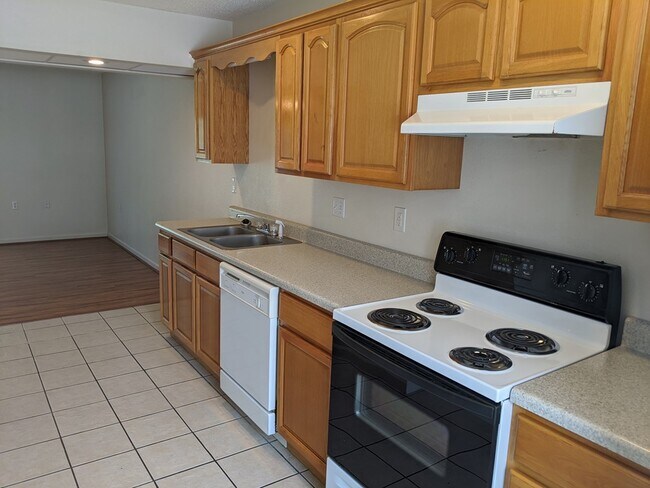 Building Photo - 465 Hilltop Dr SW