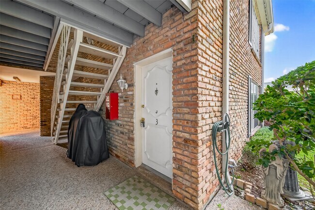 Foto del edificio - 2201 Fountain View Dr