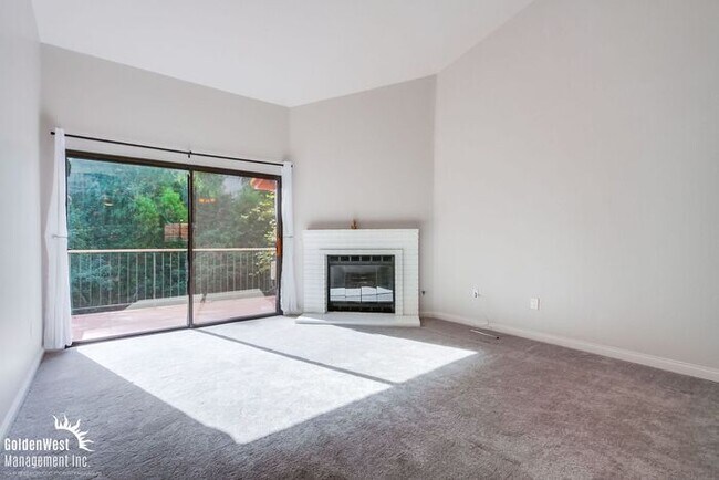 Building Photo - Charming 3Bdm 2Ba Condo in the Heart of Ca...