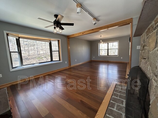 Foto del edificio - 349 West Rd