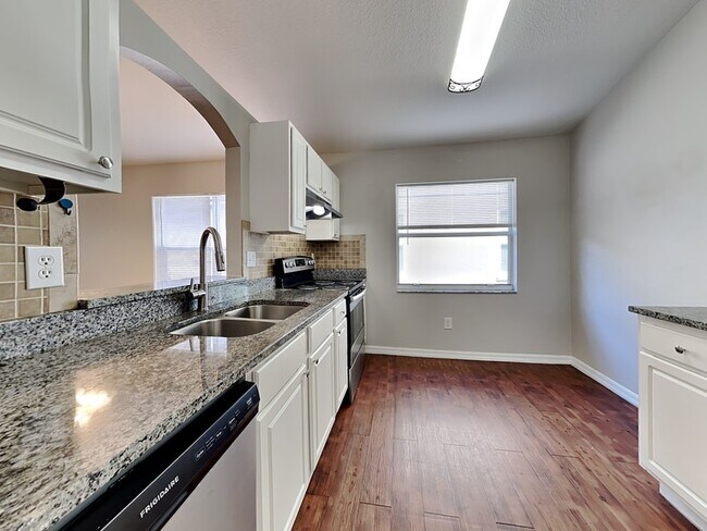 Foto del edificio - 12725 Adventure Dr