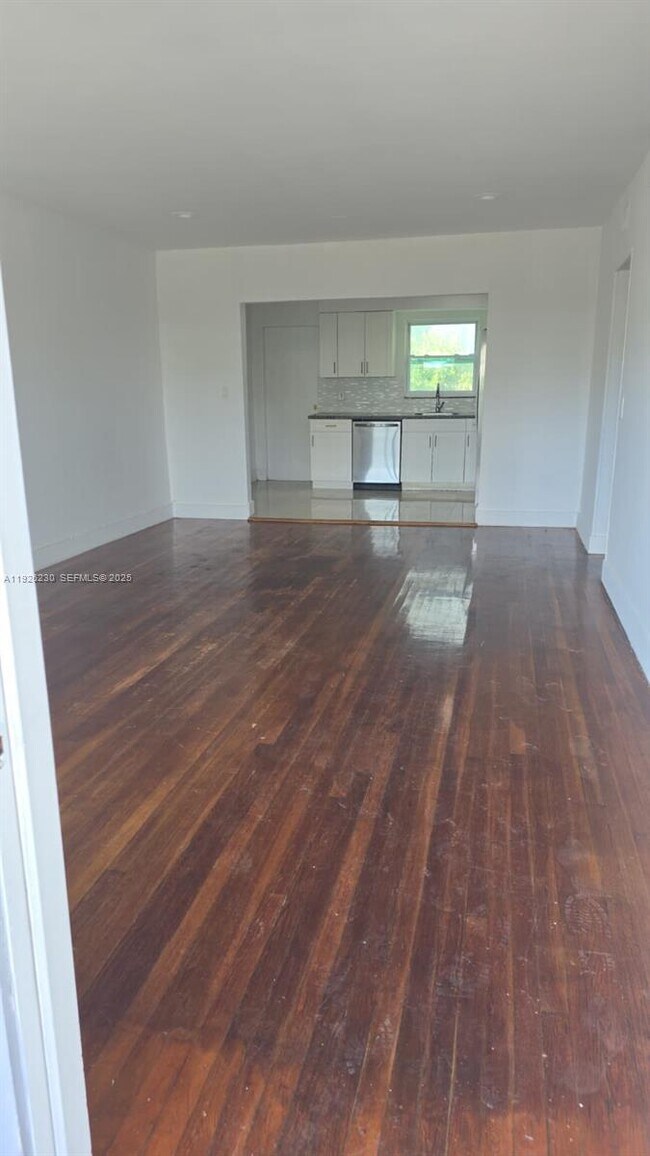 Foto del edificio - 9760 Bay Harbor Terrace