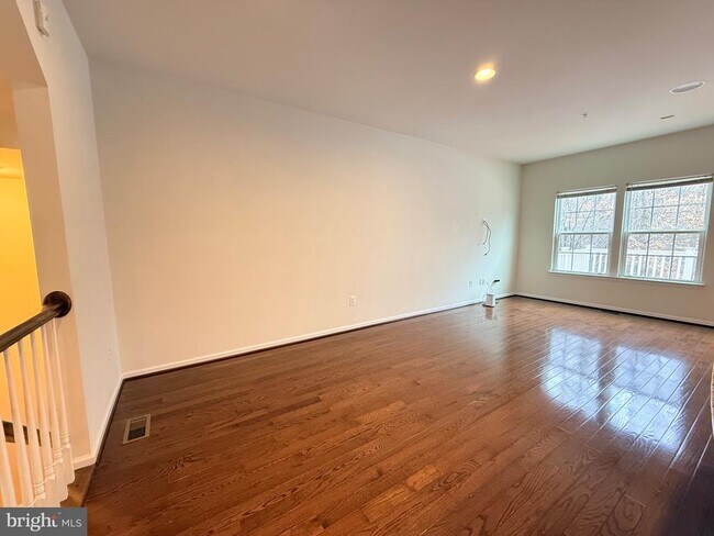 Foto del edificio - 7296 Dorchester Woods Ln