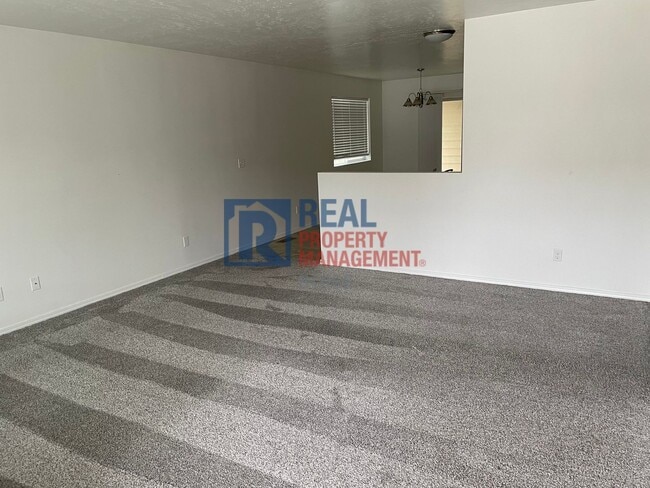 Foto del edificio - 3 Bedroom 2 Bath Boise Home Coming Soon!
