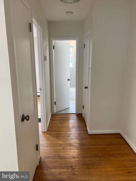 Building Photo - 362 Ripka St