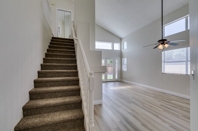 Foto del edificio - Charming 3-Bedroom Home in Green Valley wi...