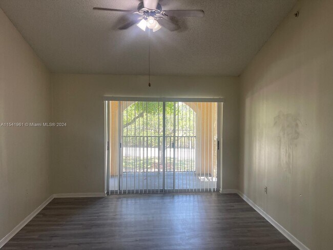 Foto del edificio - 1701 Village Blvd