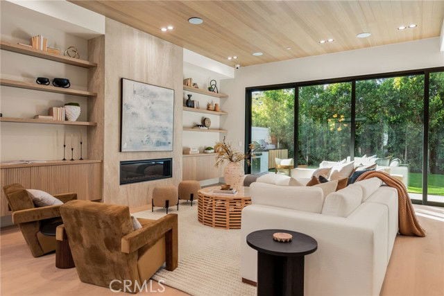 Building Photo - 4245 Bellaire Ave