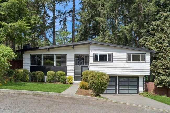 Foto del edificio - 4 bedroom in Shoreline WA 98133