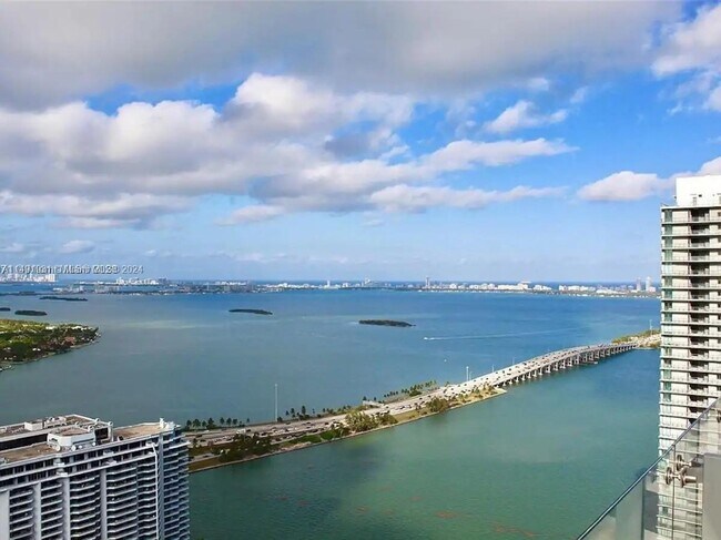 Foto del edificio - 501 NE 31st St