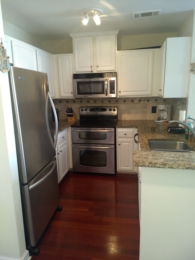 Kitchen - 1101 Juniper St NE