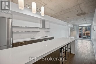 Building Photo - 560-560 King St W