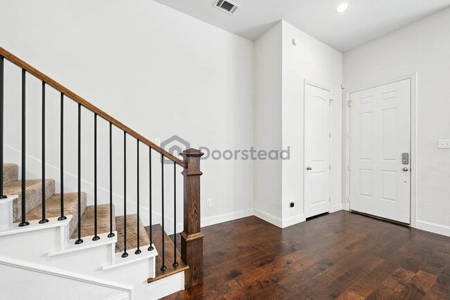 Building Photo - 2518 Plumas Dr