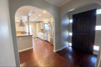 Building Photo - 2541 Haller St